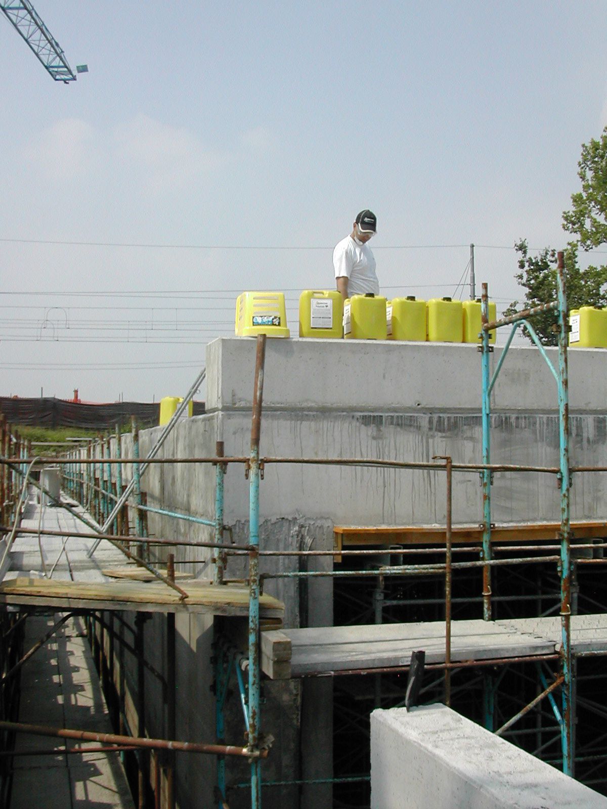 Vetrofluid application on the underpass walls