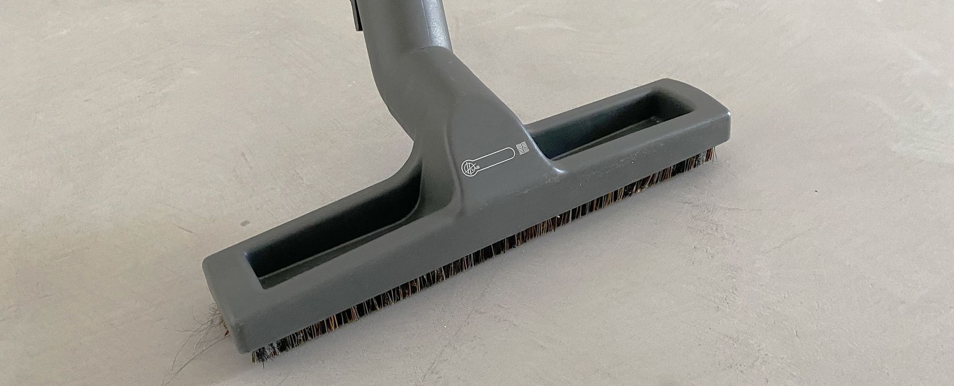 Vacuuming microcement before sealing