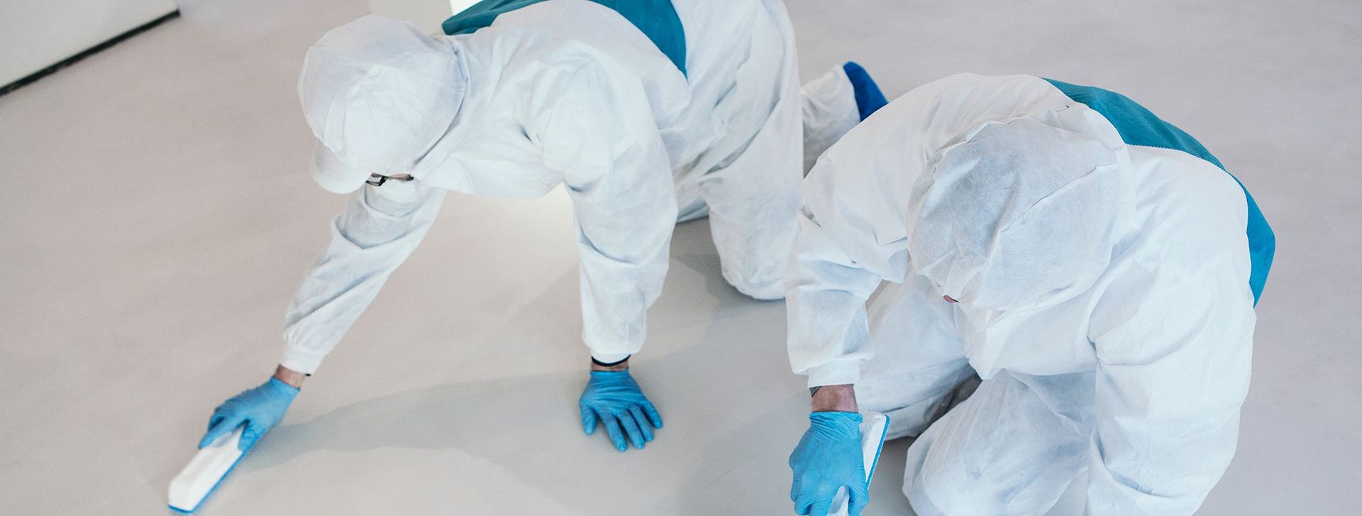 Precautions when applying sealer to microcement