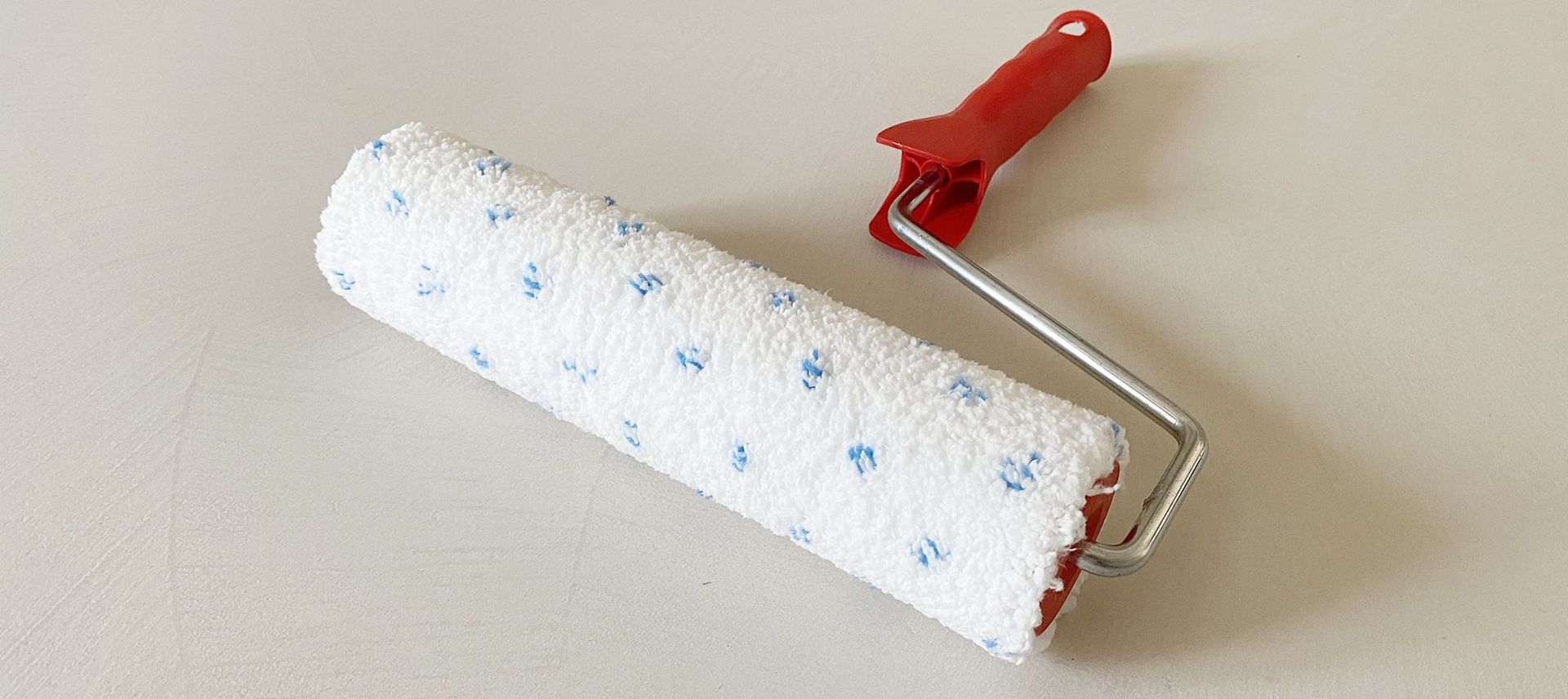 Microfibre roller for sealer