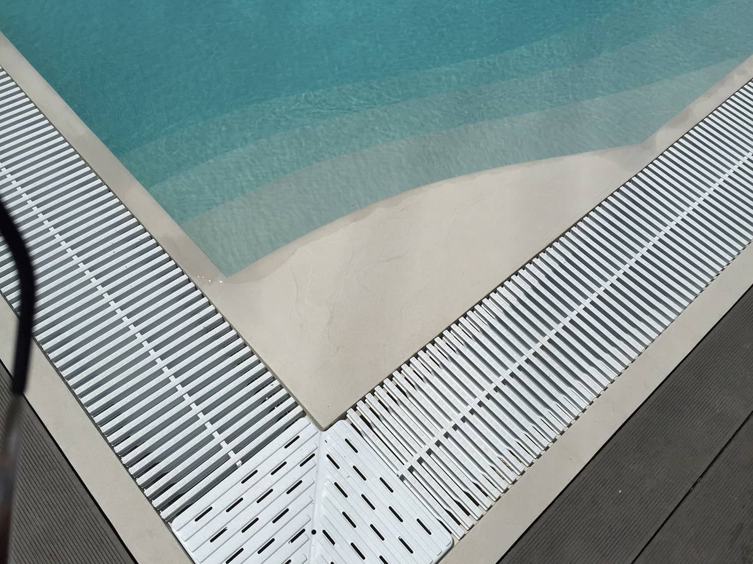 Poseidone microcement pool edge