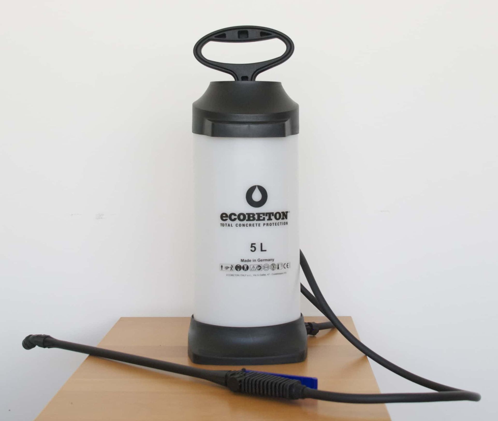 Low-pressure sprayer for Brickcover