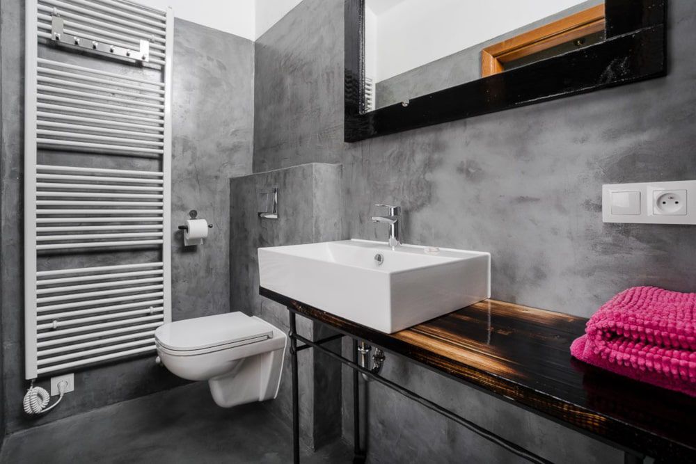 Microbond in an almost fully clad bathroom