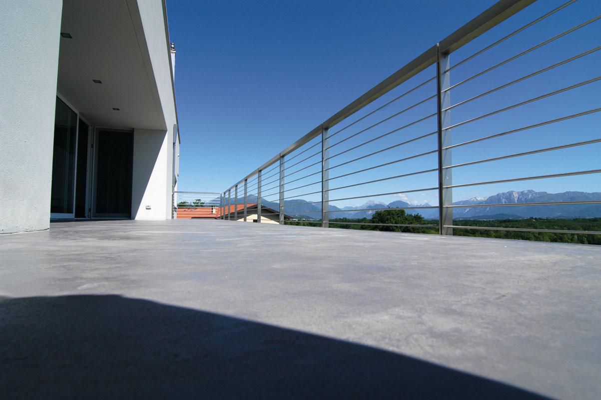 Trowelled cementitious finish with Microbond