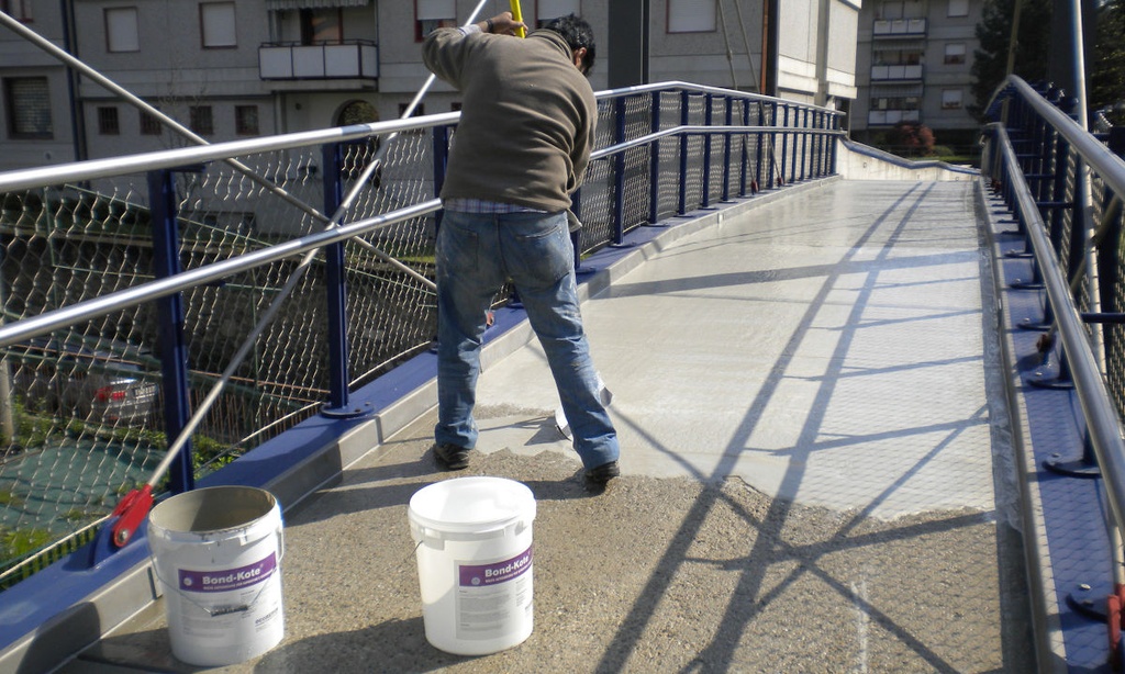 Resurfacing of a pedestrian walkway