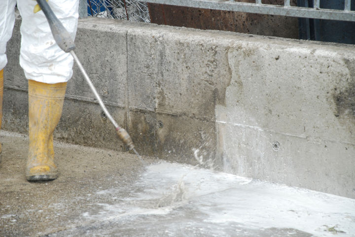 Cleaning a concrete floor with pressurized water