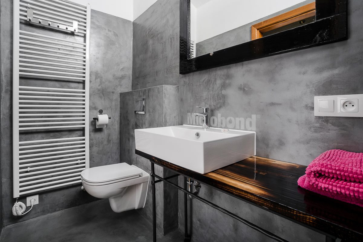 Bathroom walls and floor with a distinctive and personalized Microbond microcement finish in shades of grey