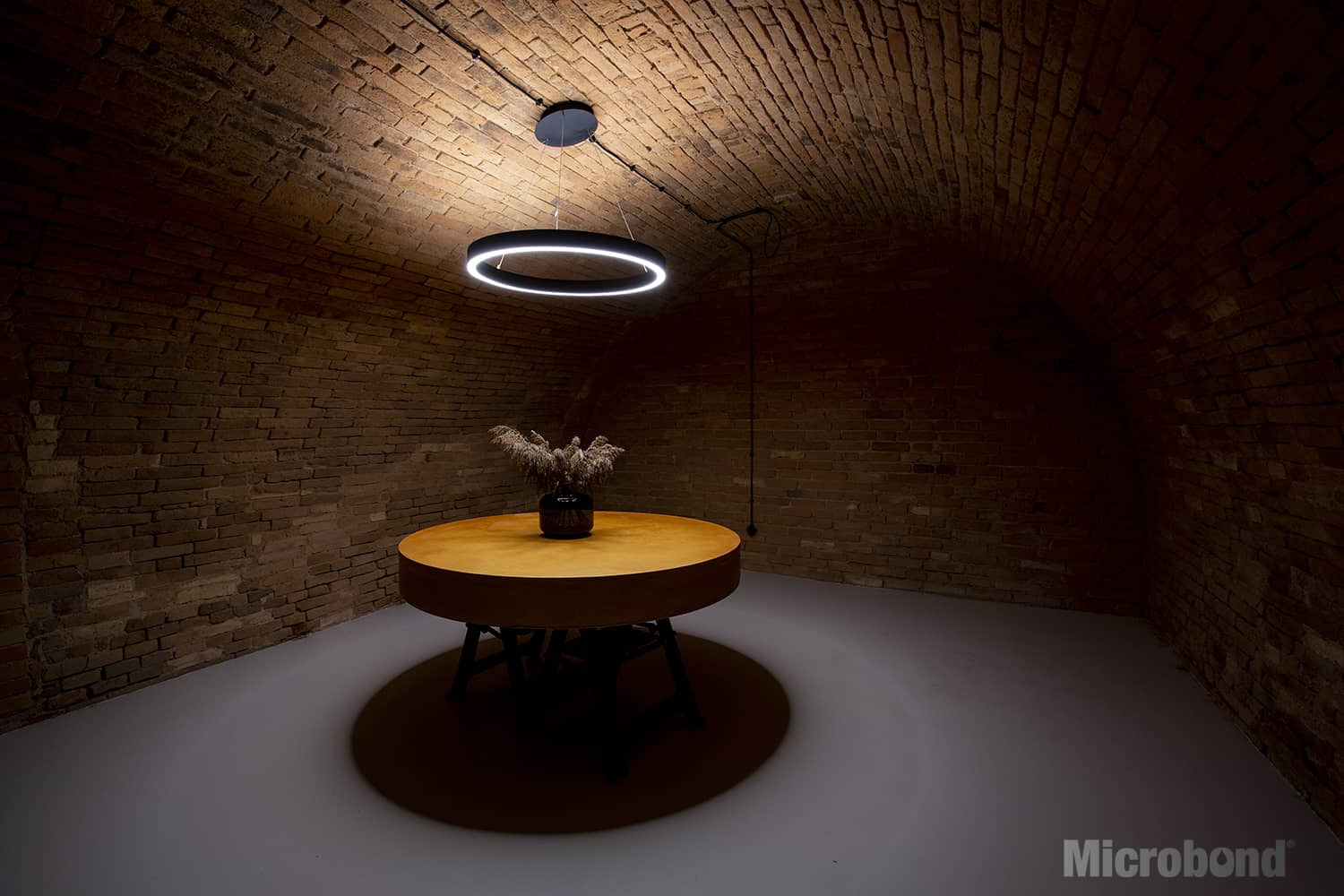 An elegant restoration of an old cellar, with a smooth and uniform Microbond microcement floor