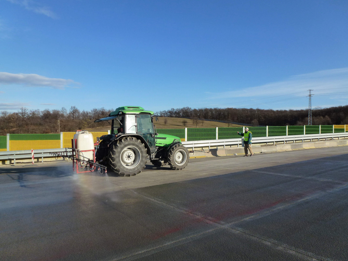 Ecobeton Pavishield on highway