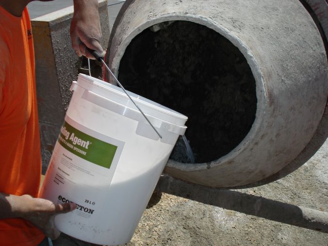 Bonding agent is added in the mixer