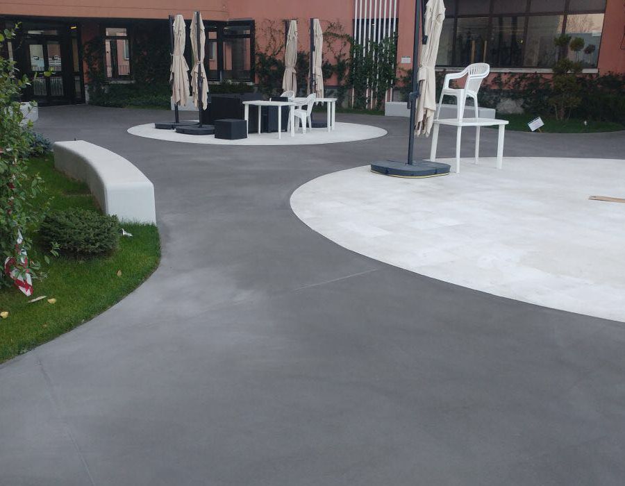 A courtyard overlaid and beautified by Ercole